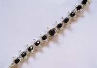 إسوارة من الخرز 